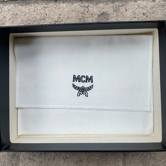 MCM womens card holder - Picture 4 of 5